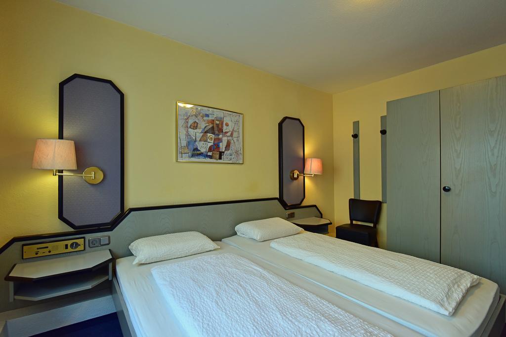 Hotel Wiedenhof ฮิลเดน ภายนอก รูปภาพ